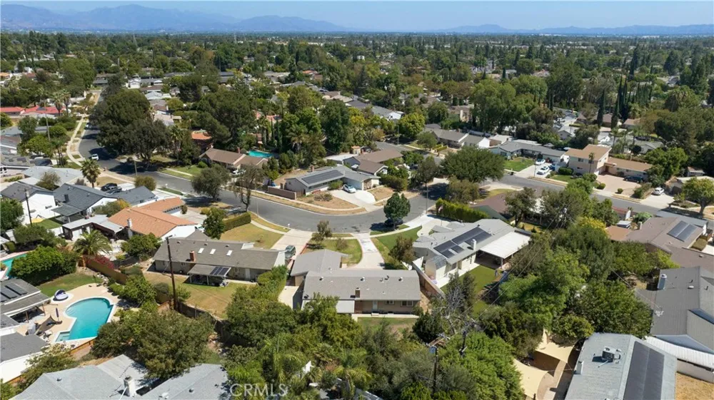 18681 Horace Street Northridge, CA 91326