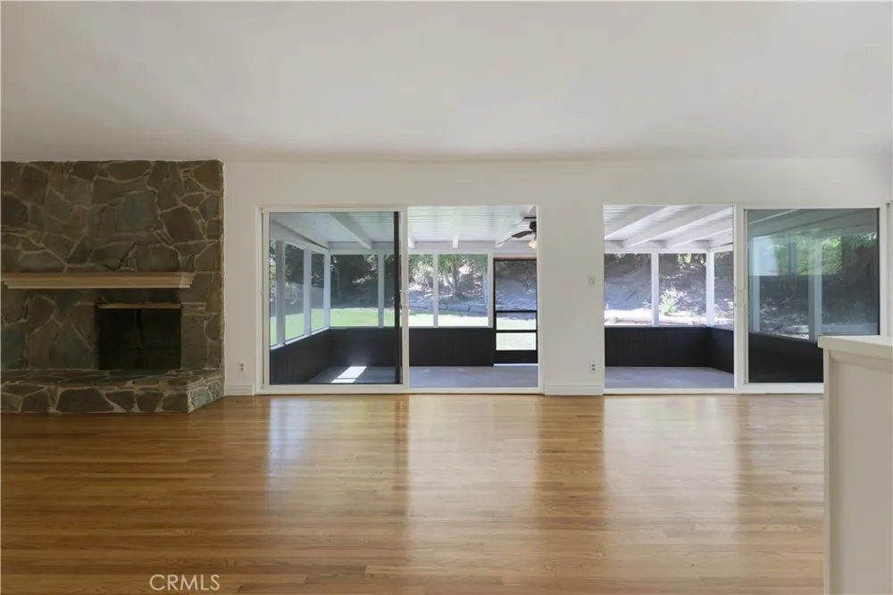 18681 Horace Street Northridge, CA 91326