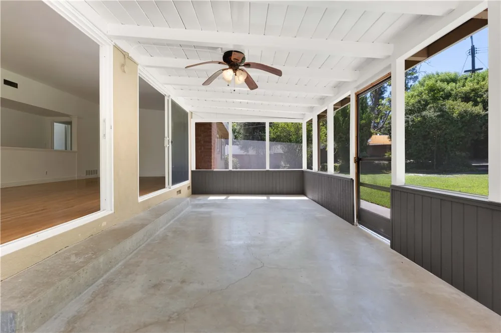 18681 Horace Street Northridge, CA 91326