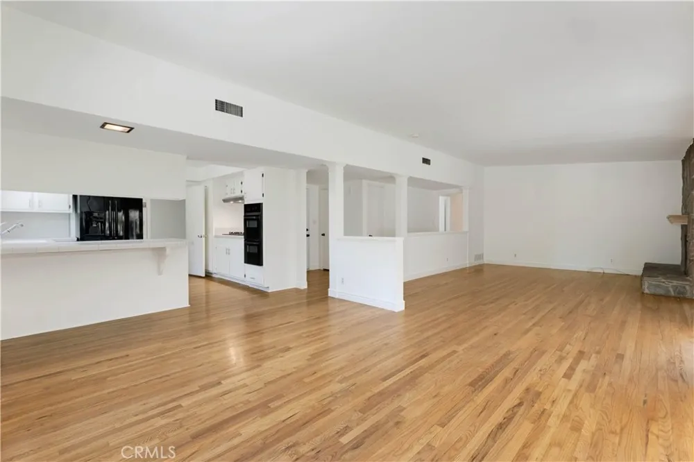 18681 Horace Street Northridge, CA 91326