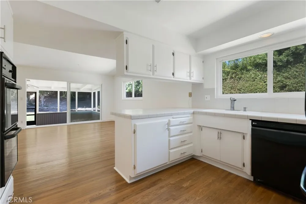 18681 Horace Street Northridge, CA 91326