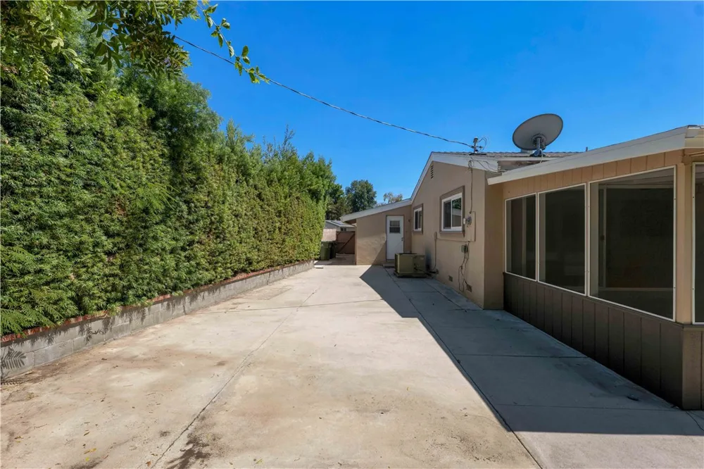 18681 Horace Street Northridge, CA 91326