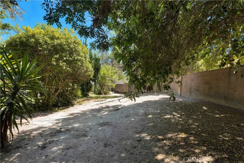 18681 Horace Street Northridge, CA 91326