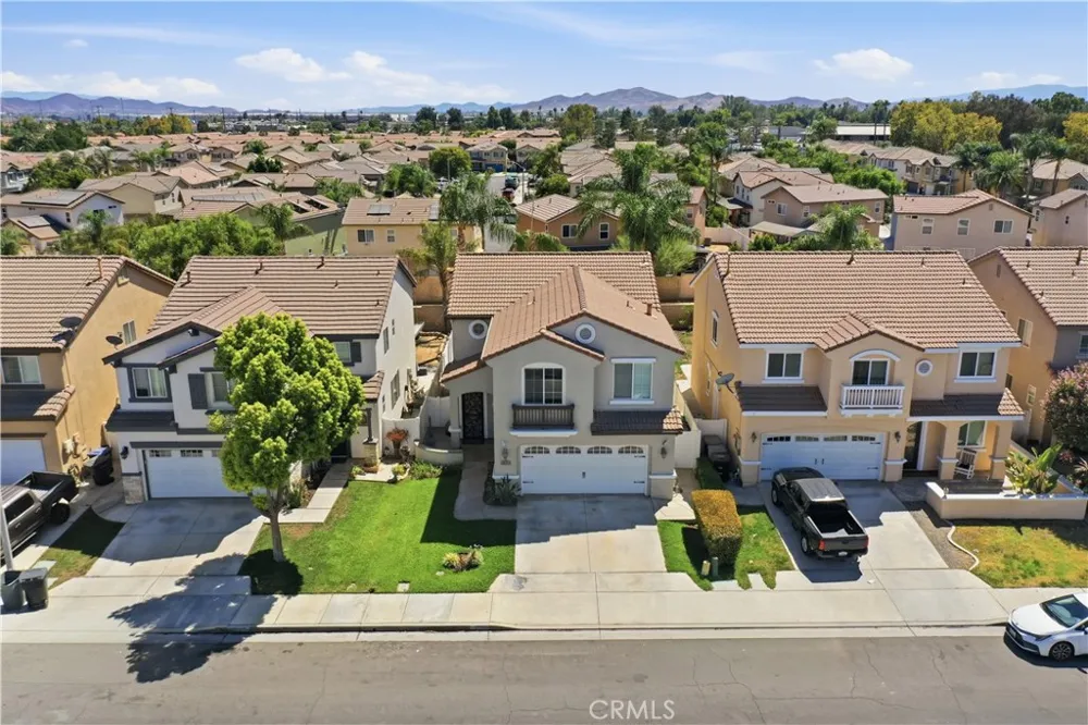 315 Camino De La Luna Perris, CA 92571