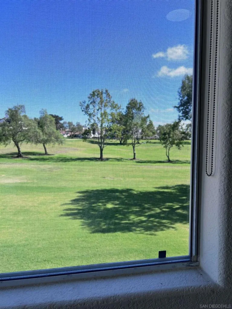 4985 Alicante Way Oceanside, CA 92056
