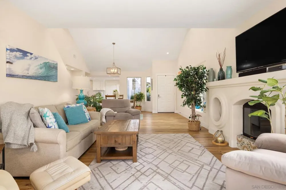 4985 Alicante Way Oceanside, CA 92056