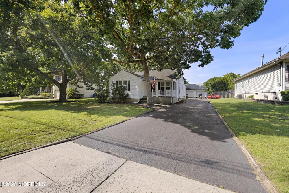 20 Weston Place Eatontown, NJ 07724