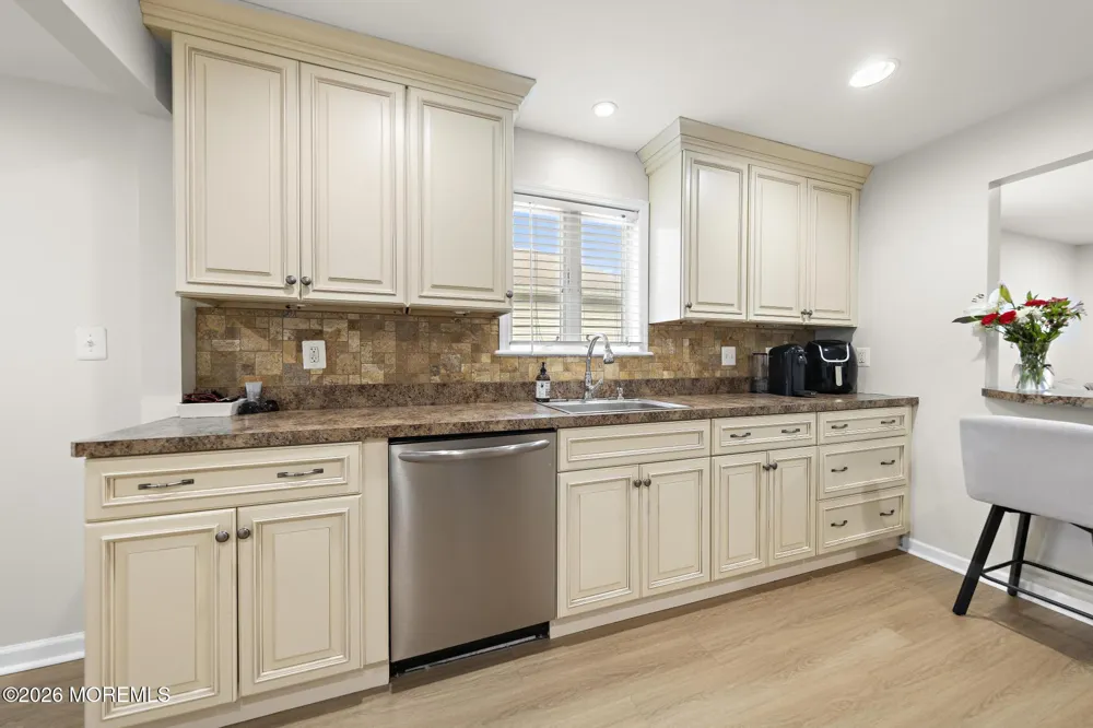 20 Weston Place Eatontown, NJ 07724