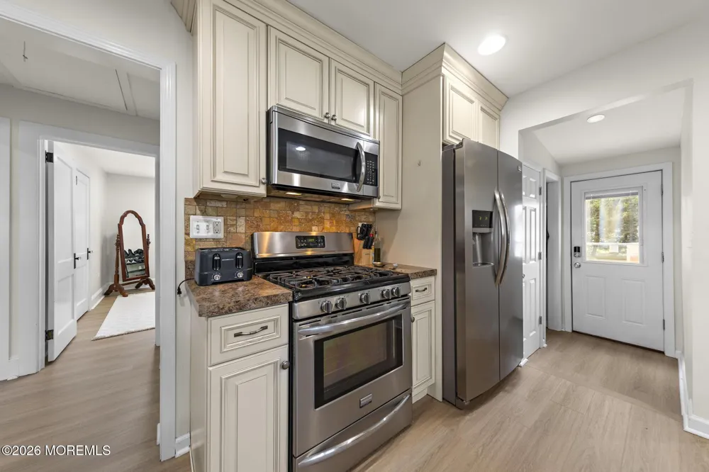20 Weston Place Eatontown, NJ 07724