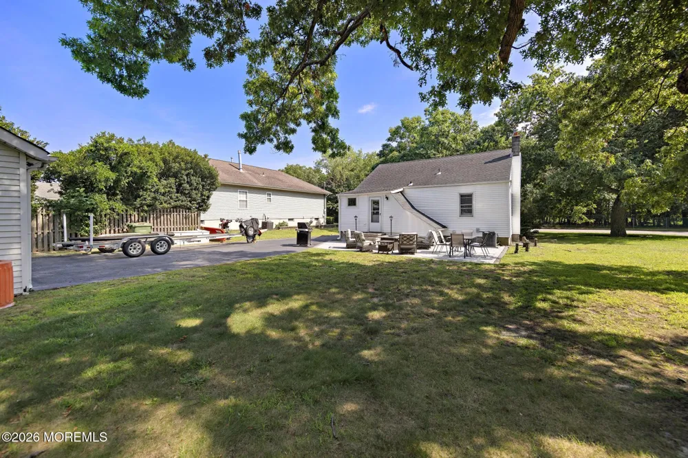20 Weston Place Eatontown, NJ 07724