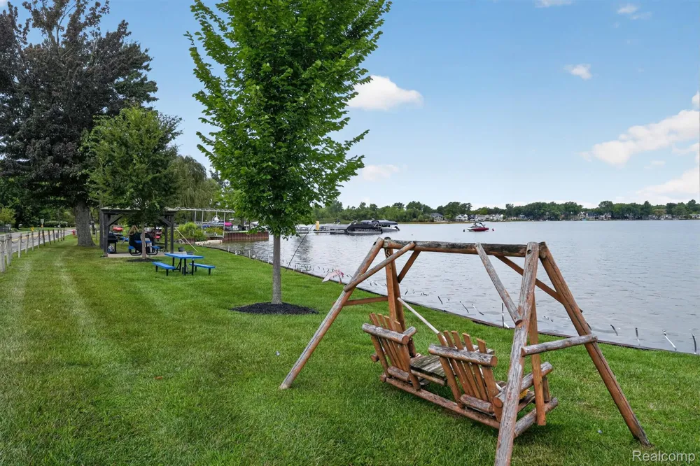 1127 South Lake Drive #117 Novi City, MI 48377