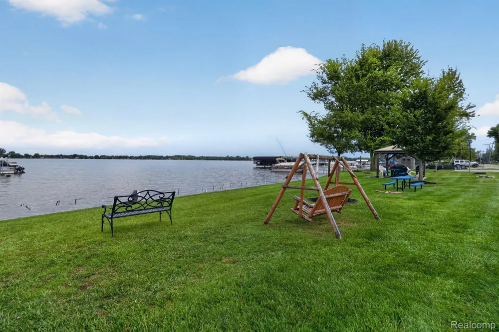 1127 South Lake Drive #117 Novi City, MI 48377