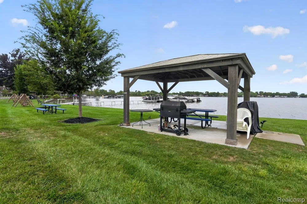 1127 South Lake Drive #117 Novi City, MI 48377