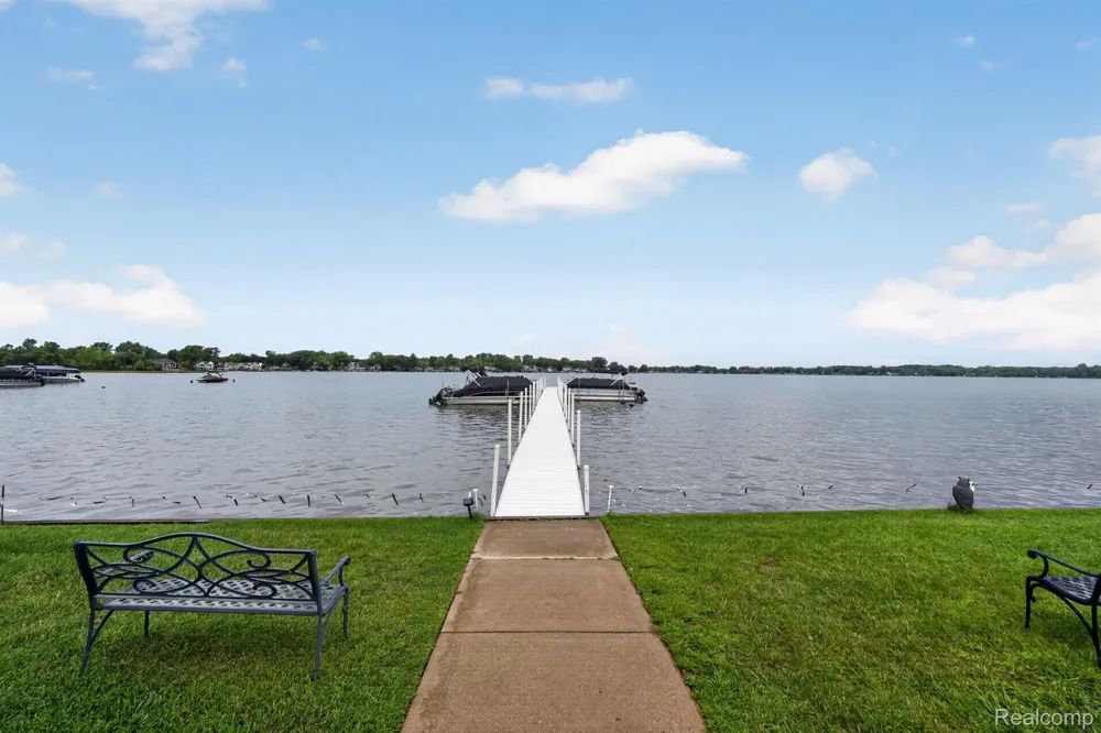 1127 South Lake Drive #117 Novi City, MI 48377