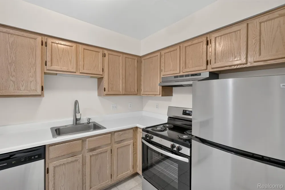 1127 South Lake Drive #117 Novi City, MI 48377