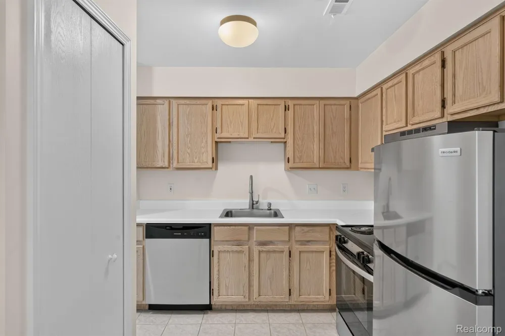 1127 South Lake Drive #117 Novi City, MI 48377