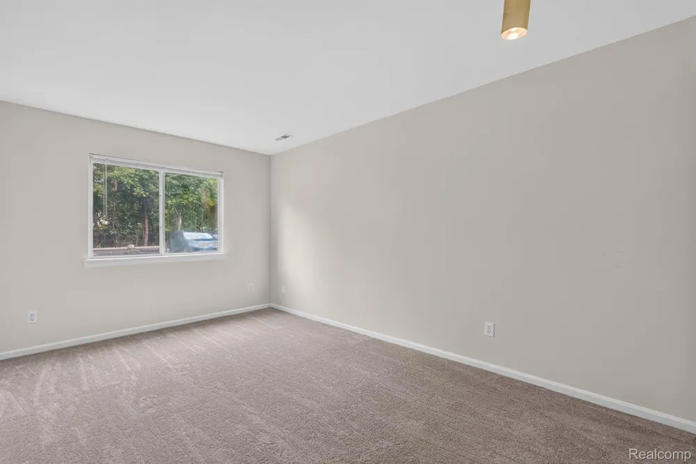 1127 South Lake Drive #117 Novi City, MI 48377