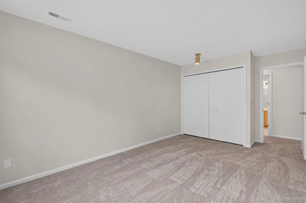 1127 South Lake Drive #117 Novi City, MI 48377