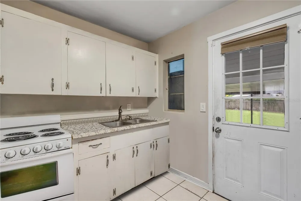 652 STONE STREET Deland, FL 32720