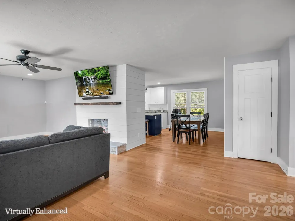 3208 Florida Drive Hendersonville, NC 28792