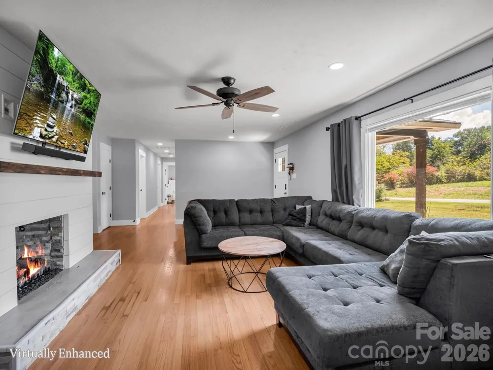 3208 Florida Drive Hendersonville, NC 28792