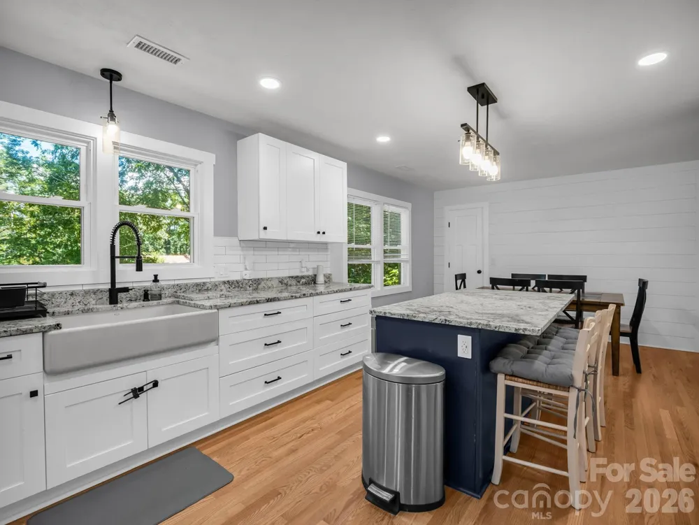 3208 Florida Drive Hendersonville, NC 28792