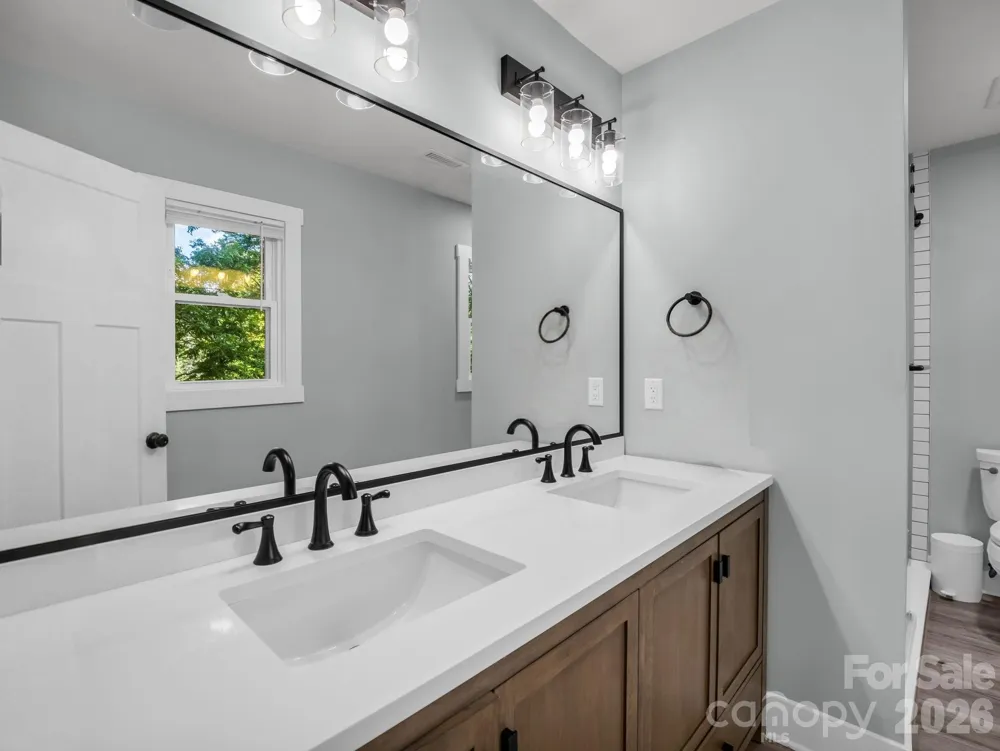 3208 Florida Drive Hendersonville, NC 28792