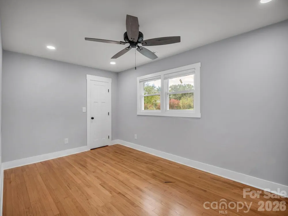 3208 Florida Drive Hendersonville, NC 28792