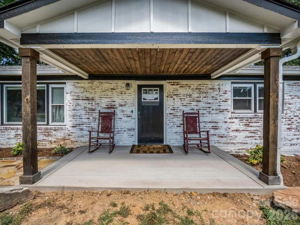 3208 Florida Drive Hendersonville, NC 28792