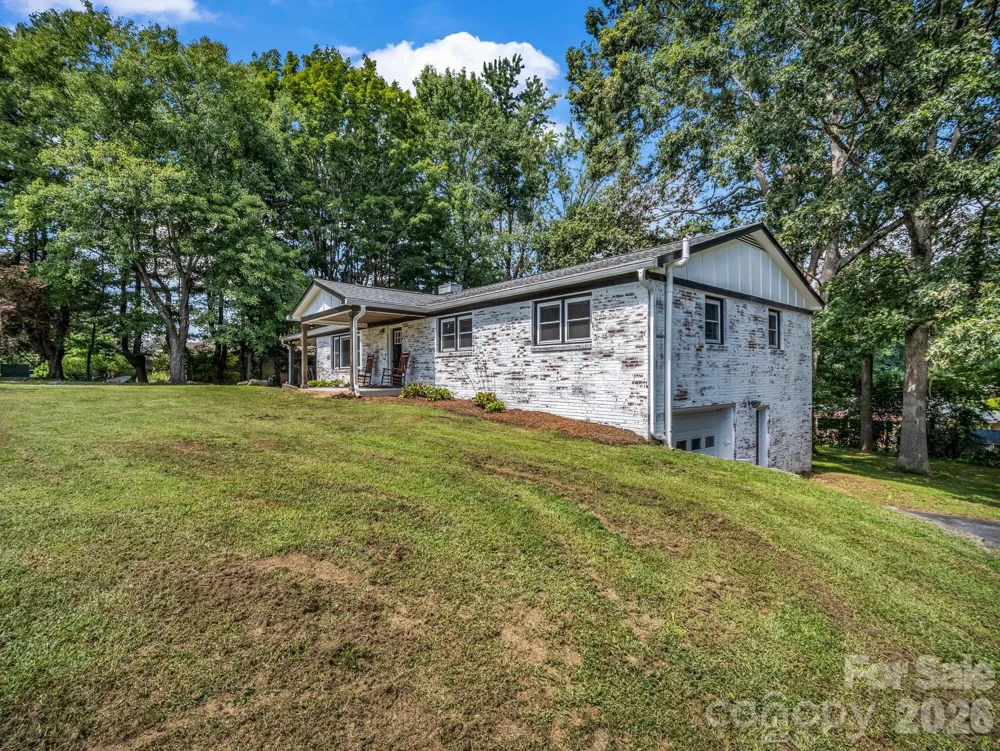 3208 Florida Drive Hendersonville, NC 28792