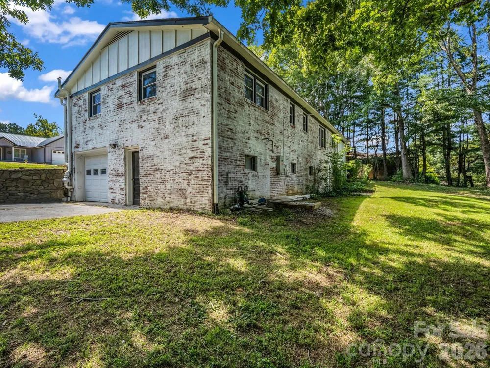 3208 Florida Drive Hendersonville, NC 28792
