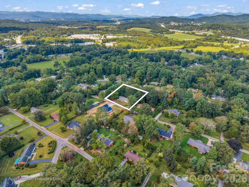 3208 Florida Drive Hendersonville, NC 28792