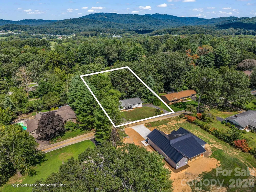 3208 Florida Drive Hendersonville, NC 28792