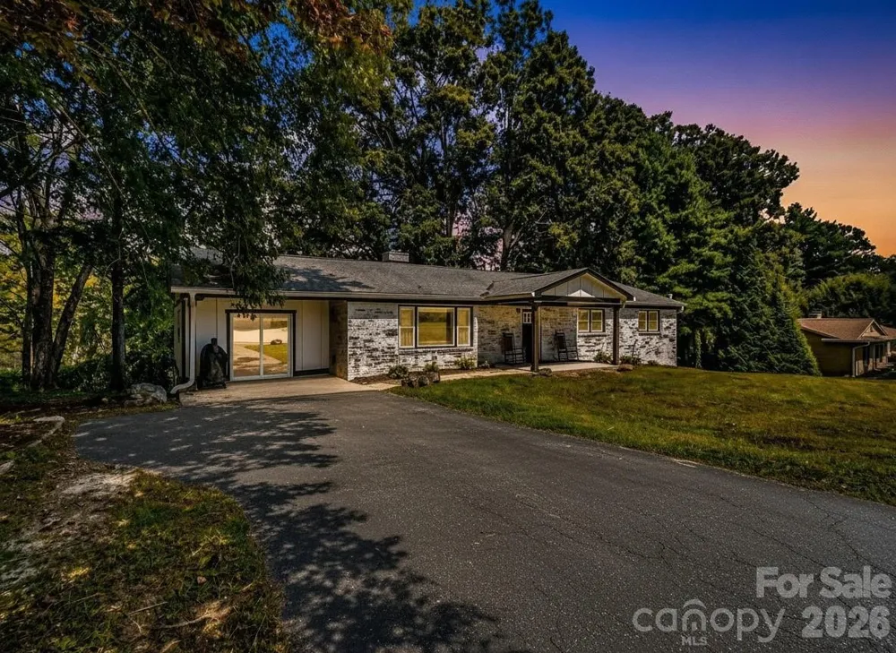 3208 Florida Drive Hendersonville, NC 28792