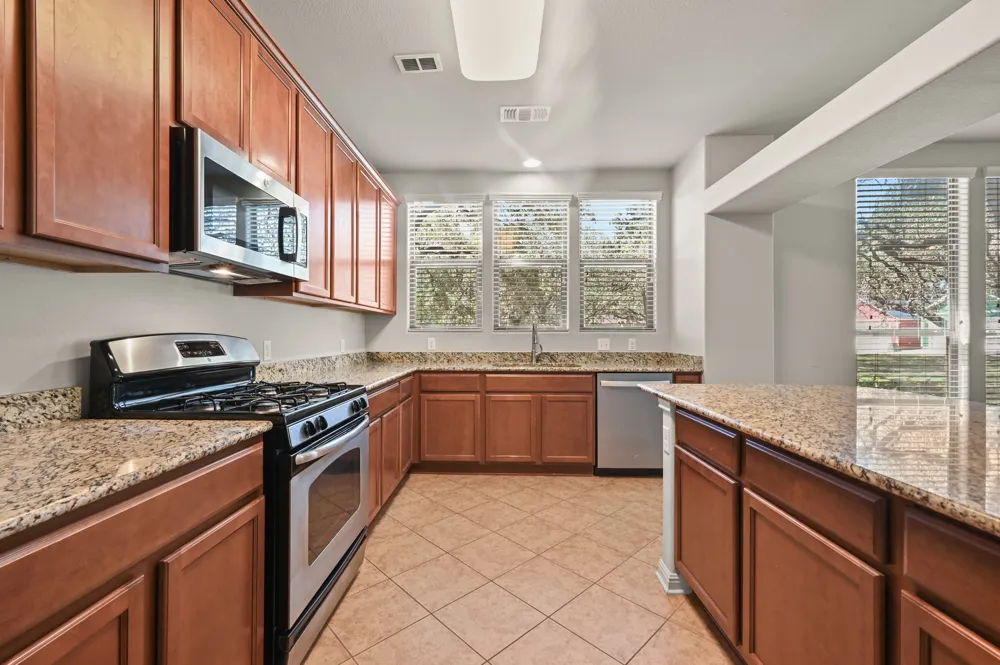 4032 Mather Kyle, TX 78640