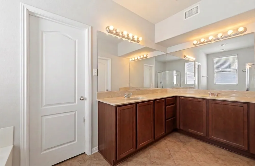 4032 Mather Kyle, TX 78640