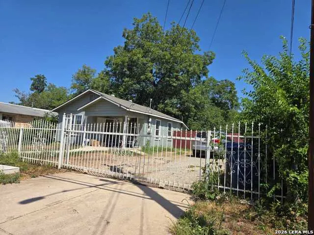 435 Hazel St. San Antonio, TX 78207