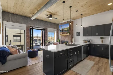 118 Court Avenue #6