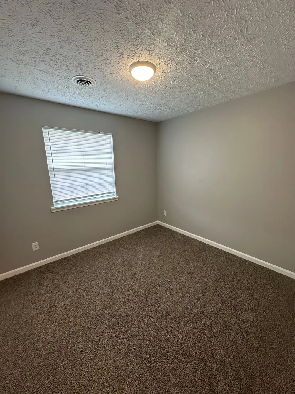 3885 Northeast Dr #B Clarksville, TN 37040
