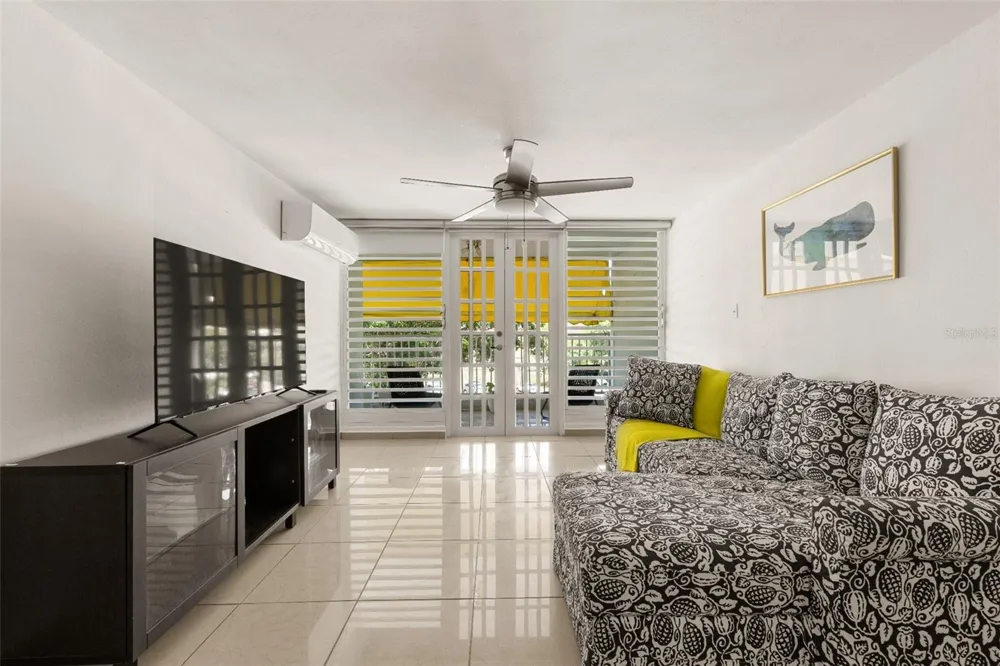 7 AVENIDA LAGUNA #2H Carolina, PR 00979