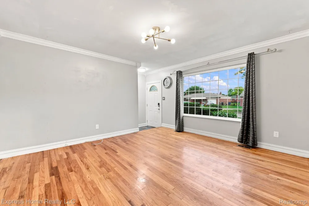 29737 Malvina Drive Warren City, MI 48088