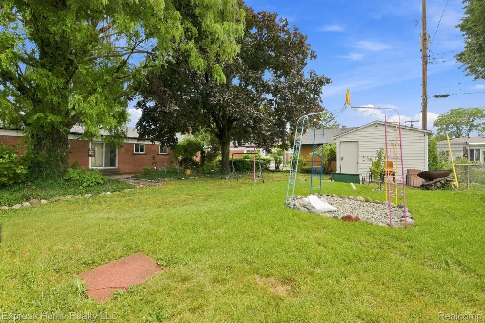 29737 Malvina Drive Warren City, MI 48088