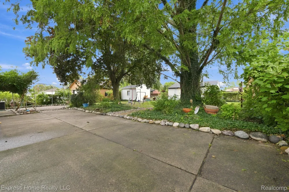 29737 Malvina Drive Warren City, MI 48088