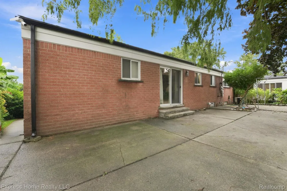 29737 Malvina Drive Warren City, MI 48088