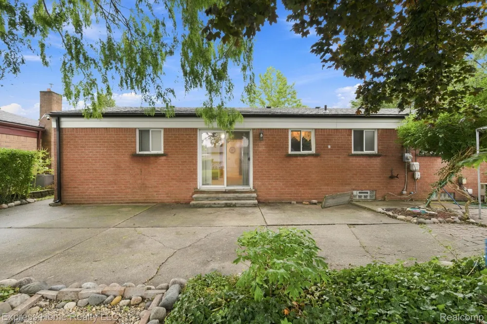29737 Malvina Drive Warren City, MI 48088