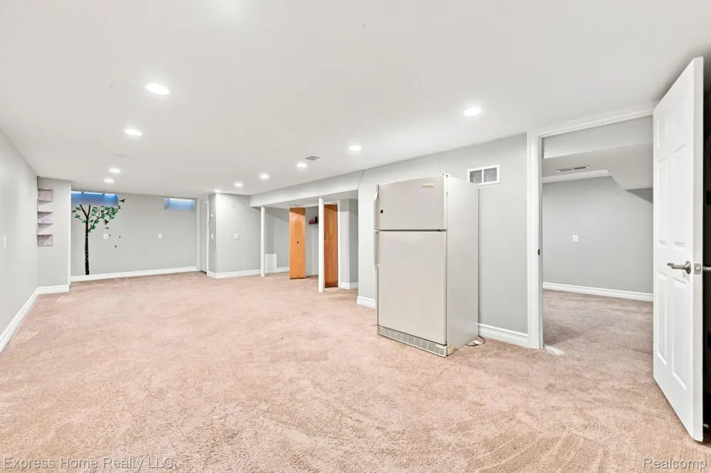 29737 Malvina Drive Warren City, MI 48088