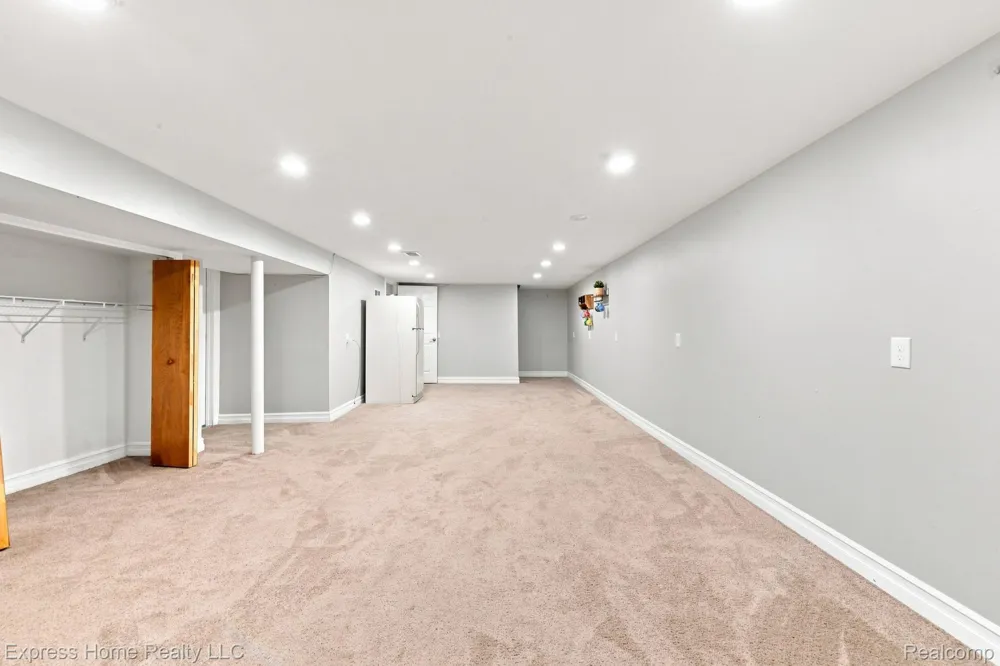 29737 Malvina Drive Warren City, MI 48088