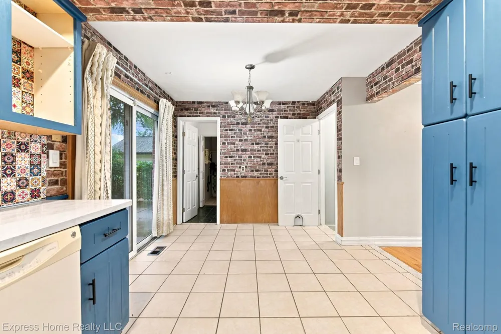29737 Malvina Drive Warren City, MI 48088