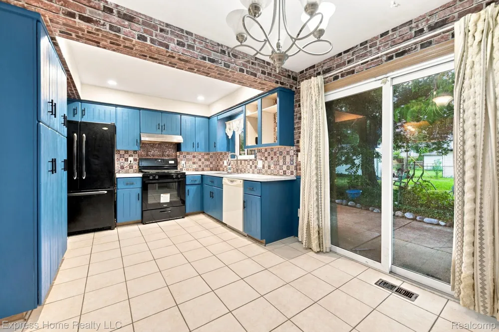 29737 Malvina Drive Warren City, MI 48088