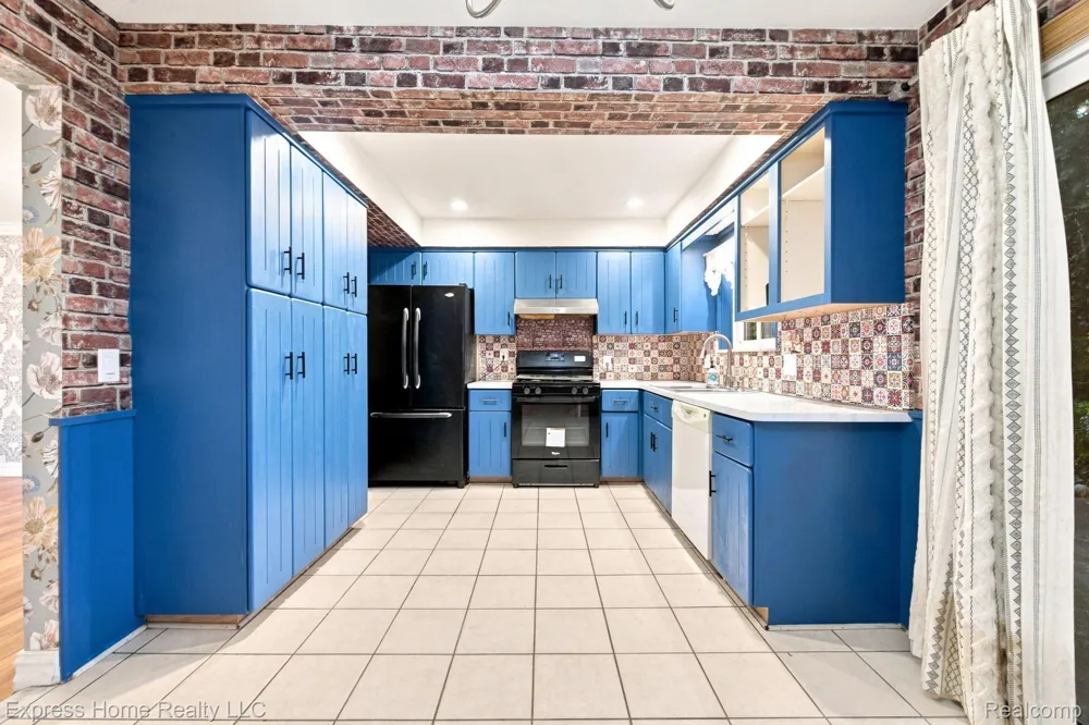 29737 Malvina Drive Warren City, MI 48088